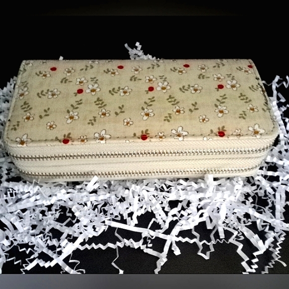 Super Cute Brushed Floral Spring & Summer Wallet / Wristlet - Picture 7 of 12